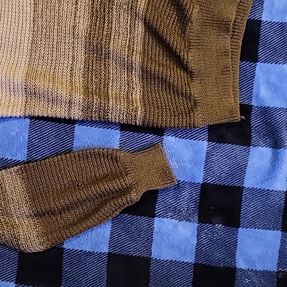 Vintage. Country Suburban. Light-knit. Soft feel. 3- button pullover. W M. - Picture 2 of 14